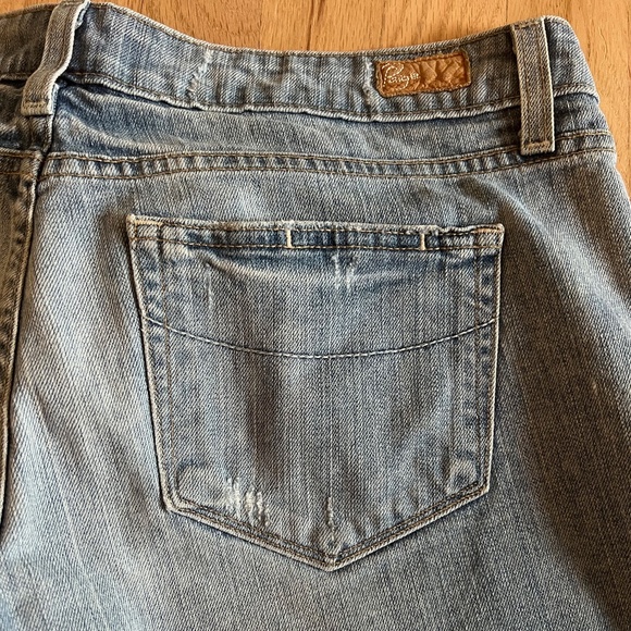 PAIGE Women's Light Wash Cut-Off Jean Shorts Size 30 - Picture 4 of 6